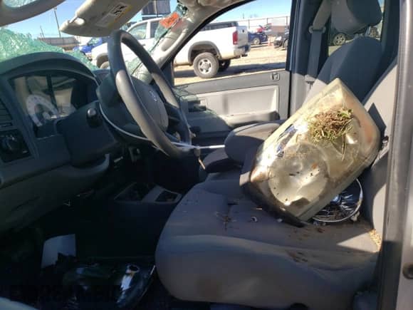 2006 Dodge Dakota ST z VIN 1D7HW22K76S624442, wystawiony jako Copart lot #76355514 z przebiegiem 144 283 mil mil oraz Szkoda całkowita • Salvage title. Historia ofert i sprzedaży dostępna na DreamBid. Obrazek 7.