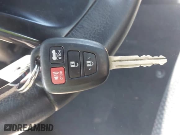 ✅ 2015 Toyota Camry XSE • VIN: 4T1BF1FK6FU105242 • Lot: 43735222. Wystawiony na IAAI z przebiegiem 82 910 mil. Bezpłatny archiwum sprzedaży aukcyjnych z USA i szczegółowy raport historii pojazdu na DreamBid. Zdjęcie 11.