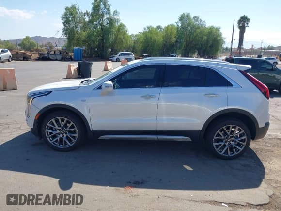 ✅ 2020 Cadillac XT4 FWD Premium Luxury • VIN: 1GYFZCR42LF133877 • Lot: 43279425. Wystawiony na IAAI z przebiegiem 85 741 mil. Bezpłatny archiwum sprzedaży aukcyjnych z USA i szczegółowy raport historii pojazdu na DreamBid. Zdjęcie 14.