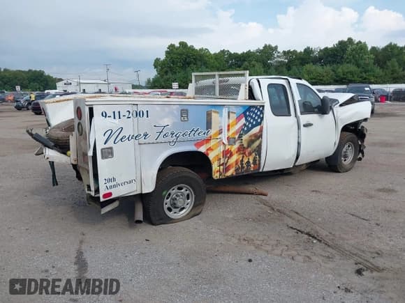 ✅ 2009 Chevrolet Silverado 2500HD • VIN: 1GBHC49KX9E123802 • Lot: 40613505. Wystawiony na IAAI z przebiegiem 159 401 mil. Bezpłatny archiwum sprzedaży aukcyjnych z USA i szczegółowy raport historii pojazdu na DreamBid. Zdjęcie 4.