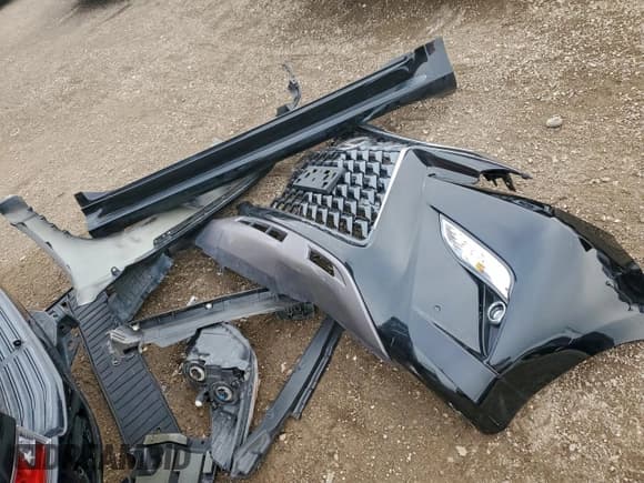 ✅ 2015 Lexus GX 460 Luxury • VIN: JTJJM7FXXF5112853 • Lot: 93318125. Wystawiony na Copart z przebiegiem 87 962 mil. Bezpłatny archiwum sprzedaży aukcyjnych z USA i szczegółowy raport historii pojazdu na DreamBid. Zdjęcie 13.