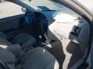 ✅ 2003 Hyundai Elantra GLS • VIN: KMHDN45D33U595053 • Lot: 41417029. Wystawiony na IAAI z przebiegiem 146 636 mil. Bezpłatny archiwum sprzedaży aukcyjnych z USA i szczegółowy raport historii pojazdu na DreamBid. Zdjęcie 5.