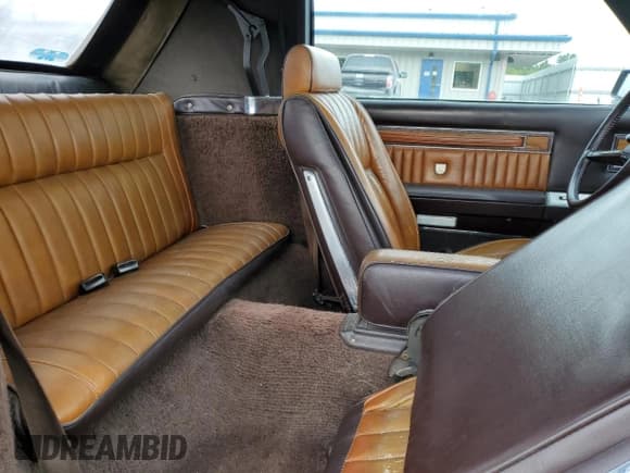 ✅ 1982 Chrysler LeBaron • VIN: 1C3BC55D3CG132792 • Lot: 81684675. Wystawiony na Copart z przebiegiem Nie podano. Bezpłatny archiwum sprzedaży aukcyjnych z USA i szczegółowy raport historii pojazdu na DreamBid. Zdjęcie 10.
