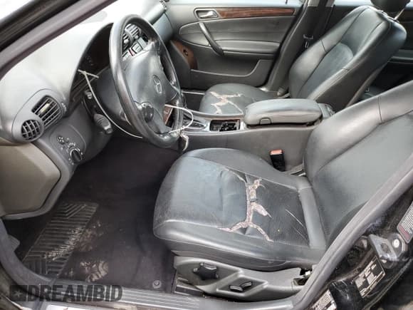 ✅ 2004 Mercedes-Benz C 240 • VIN: WDBRF61J54F551736 • Lot: 80518455. Wystawiony na Copart z przebiegiem 144 692 mil. Bezpłatny archiwum sprzedaży aukcyjnych z USA i szczegółowy raport historii pojazdu na DreamBid. Zdjęcie 7.