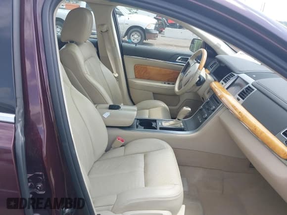 ✅ 2011 Lincoln MKS • VIN: 1LNHL9ER2BG609702 • Lot: 42690608. Listed on IAAI with 63,416 mi. Free auction sales archive from the USA and detailed vehicle history report at DreamBid. Image 5.