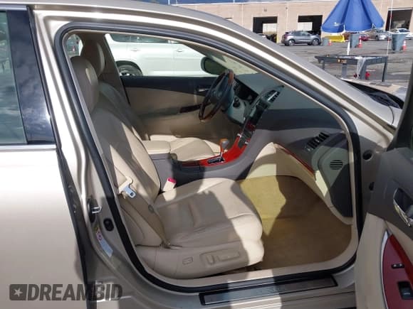 ✅ 2012 Lexus ES 330 • VIN: JTHBK1EG8C2511512 • Lot: 43442889. Wystawiony na IAAI z przebiegiem 92 786 mil. Bezpłatny archiwum sprzedaży aukcyjnych z USA i szczegółowy raport historii pojazdu na DreamBid. Zdjęcie 5.