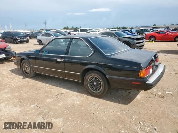✅ 1988 BMW 6 Series • VIN: WBAEC8415J3266688 • Lot: 61446165. Wystawiony na Copart z przebiegiem 179 364 mil. Bezpłatny archiwum sprzedaży aukcyjnych z USA i szczegółowy raport historii pojazdu na DreamBid. Zdjęcie 2.
