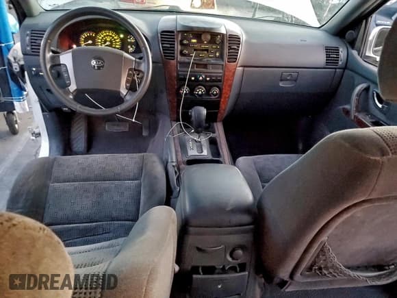 ✅ 2003 Kia Sorento LX • VIN: KNDJD733835050899 • Лот: 94786855. Опубликован ранее на Copart с пробегом 135 052 миль. Бесплатный доступ к архиву аукционных продаж из США и подробный отчёт об истории автомобиля на DreamBid. Изображение 8.