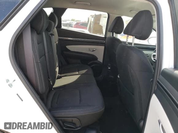 ✅ 2022 Hyundai Tucson SEL • VIN: 5NMJB3AE1NH136588 • Lot: 53235494. Wystawiony na Copart z przebiegiem 15 336 mil. Bezpłatny archiwum sprzedaży aukcyjnych z USA i szczegółowy raport historii pojazdu na DreamBid. Zdjęcie 11.