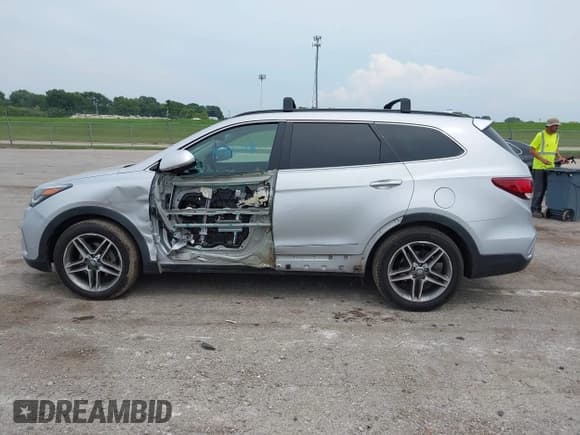 ✅ 2017 Hyundai Santa Fe Limited Ultimate • VIN: KM8SR4HF1HU214056 • Лот: 42915264. Опубликован ранее на IAAI с пробегом 128 407 миль. Бесплатный доступ к архиву аукционных продаж из США и подробный отчёт об истории автомобиля на DreamBid. Изображение 14.