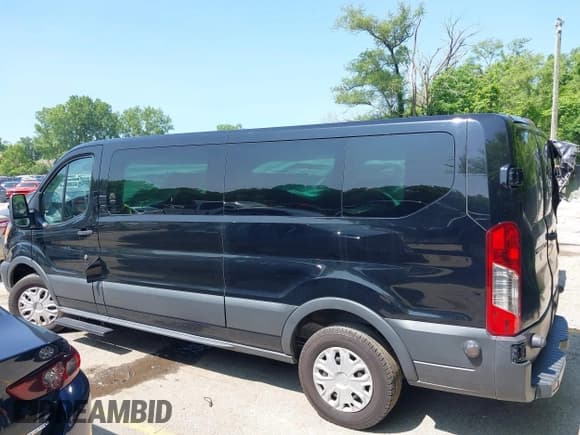 ✅ 2017 Ford Transit XL • VIN: 1FBZX2ZM3HKA20753 • Lot: 42340639. Wystawiony na IAAI z przebiegiem 322 450 mil. Bezpłatny archiwum sprzedaży aukcyjnych z USA i szczegółowy raport historii pojazdu na DreamBid. Zdjęcie 15.
