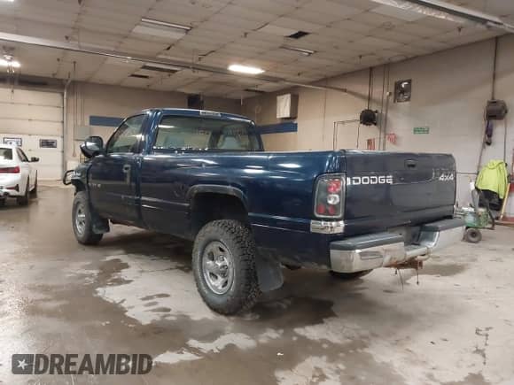 ✅ 2000 Dodge 1500 • VIN: 1B7HF16Y4YS590580 • Лот: 43213855. Размещён на IAAI с пробегом 95 064 миль миль. Получите бесплатный доступ к архиву аукционных продаж из США и посмотрите подробный отчёт об истории автомобиля на DreamBid. Изображение 3.