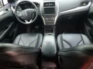 ✅ 2017 Lincoln MKC Premiere • VIN: 5LMCJ1C93HUL31758 • Lot: 86606605. Wystawiony na Copart z przebiegiem 119 432 mil. Bezpłatny archiwum sprzedaży aukcyjnych z USA i szczegółowy raport historii pojazdu na DreamBid. Zdjęcie 8.