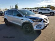 ✅ 2019 Ford Escape SE • VIN: 1FMCU9GD8KUB28055 • Lot: 86236225. Wystawiony na Copart z przebiegiem 45 158 mil. Bezpłatny archiwum sprzedaży aukcyjnych z USA i szczegółowy raport historii pojazdu na DreamBid. Zdjęcie 4.
