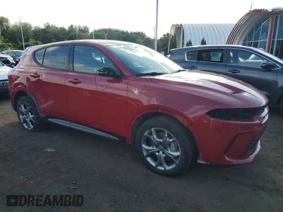 ✅ 2024 Dodge Hornet R/T • VIN: ZACPDFCW4R3A35905 • Lot: 70509315. Wystawiony na Copart z przebiegiem Nie podano mil. Skorzystaj z bezpłatnego archiwum sprzedaży aukcyjnych z USA i zobacz szczegółowy raport historii pojazdu na DreamBid. Zdjęcie 4.