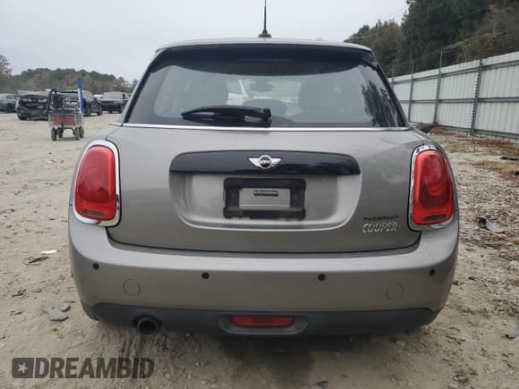 ✅ 2017 MINI Hardtop 4 Door Cooper • VIN: WMWXU1C51H2E17627 • Лот: 90085175. Опубликован ранее на Copart с пробегом 62 148 миль. Бесплатный доступ к архиву аукционных продаж из США и подробный отчёт об истории автомобиля на DreamBid. Изображение 6.