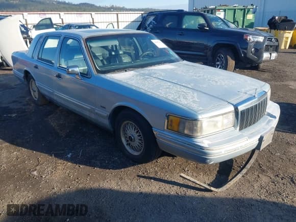 ✅ 1991 Lincoln Town Car • VIN: 1LNCM83W4MY644572 • Lot: 43697913. Listed on IAAI with 172,296 mi. Free auction sales archive from the USA and detailed vehicle history report at DreamBid. Image 1.