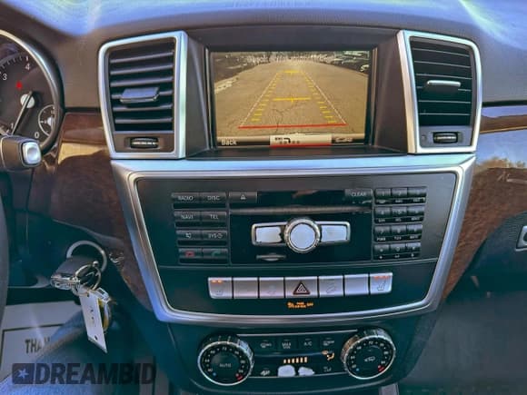 ✅ 2015 Mercedes-Benz M 250 • VIN: 4JGDA0EB9FA562566 • Lot: 96813845. Wystawiony na Copart z przebiegiem 214 577 mil. Bezpłatny archiwum sprzedaży aukcyjnych z USA i szczegółowy raport historii pojazdu na DreamBid. Zdjęcie 11.