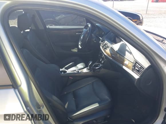 ✅ 2013 BMW X1 xDrive28i • VIN: WBAVL1C53DVR89556 • Лот: 43023928. Опубликован ранее на IAAI с пробегом 153 245 миль. Бесплатный доступ к архиву аукционных продаж из США и подробный отчёт об истории автомобиля на DreamBid. Изображение 5.