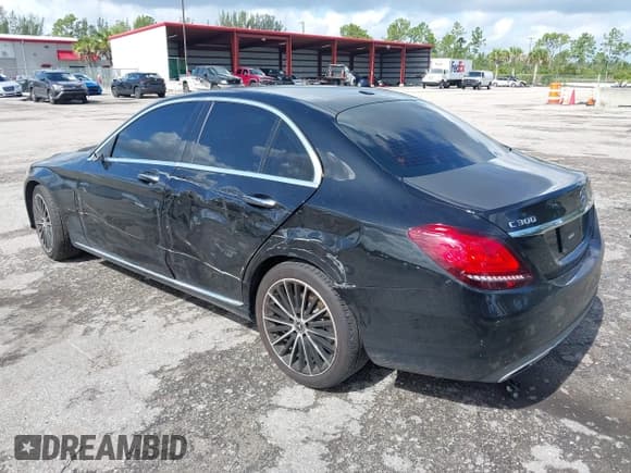 ✅ 2021 Mercedes-Benz C 300 • VIN: W1KWF8DB3MR645770 • Лот: 42746929. Опубликован ранее на IAAI с пробегом 69 611 миль. Бесплатный доступ к архиву аукционных продаж из США и подробный отчёт об истории автомобиля на DreamBid. Изображение 3.