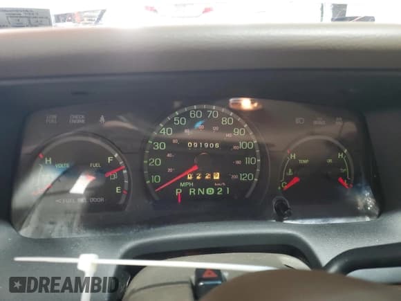 ✅ 2001 Ford Crown Victoria LX • VIN: 2FAFP74W01X167562 • Lot: 62939645. Wystawiony na Copart z przebiegiem 91 906 mil. Bezpłatny archiwum sprzedaży aukcyjnych z USA i szczegółowy raport historii pojazdu na DreamBid. Zdjęcie 9.