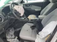 ✅ 2022 Hyundai Kona SEL • VIN: KM8K3CAB4NU858293 • Лот: 56048064. Опубликован ранее на Copart с пробегом 62 060 миль. Бесплатный доступ к архиву аукционных продаж из США и подробный отчёт об истории автомобиля на DreamBid. Изображение 7.