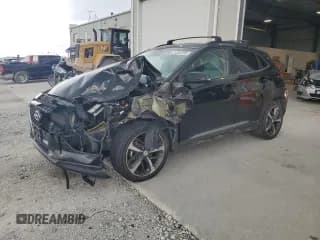 ✅ 2021 Hyundai Kona Limited • VIN: KM8K3CA56MU629946 • Лот: 71281235. Опубликован ранее на Copart с пробегом 84 313 миль. Бесплатный доступ к архиву аукционных продаж из США и подробный отчёт об истории автомобиля на DreamBid. Изображение 1.
