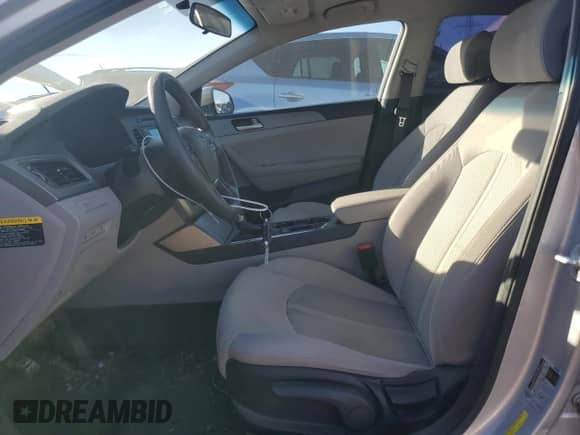 2016 Hyundai Sonata 2.4L z VIN 5NPE24AF1GH397502, wystawiony jako Copart lot #90716755 z przebiegiem 179 720 mil mil oraz Czysty tytuł • Clean title. Historia ofert i sprzedaży dostępna na DreamBid. Obrazek 7.