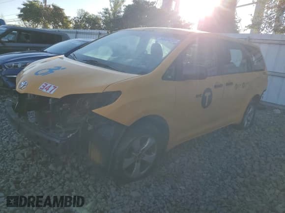 ✅ 2017 Toyota Sienna L • VIN: 5TDZZ3DCXHS876473 • Lot: 84994265. Listed on Copart with Not provided. Free auction sales archive from the USA and detailed vehicle history report at DreamBid. Image 1.