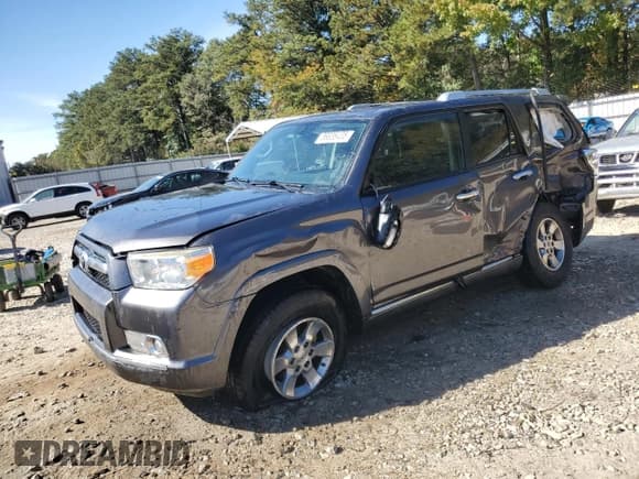 ✅ 2011 Toyota 4Runner SR5 • VIN: JTEZU5JRXB5021364 • Lot: 89836435. Listed on Copart with 200,270 mi. Free auction sales archive from the USA and detailed vehicle history report at DreamBid. Image 1.