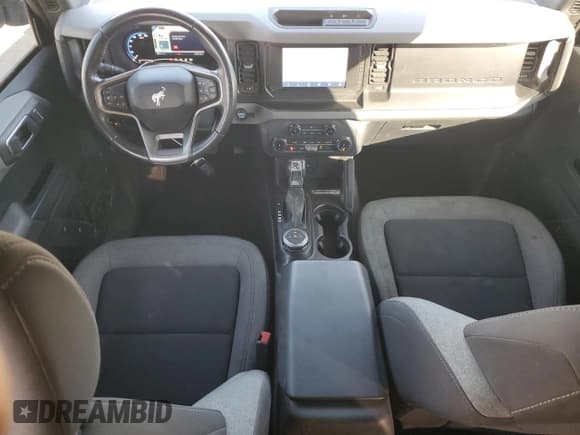 ✅ 2022 Ford Bronco • VIN: 1FMDE5BH3NLB16572 • Lot: 90757415. Wystawiony na Copart z przebiegiem 44 997 mil. Bezpłatny archiwum sprzedaży aukcyjnych z USA i szczegółowy raport historii pojazdu na DreamBid. Zdjęcie 8.