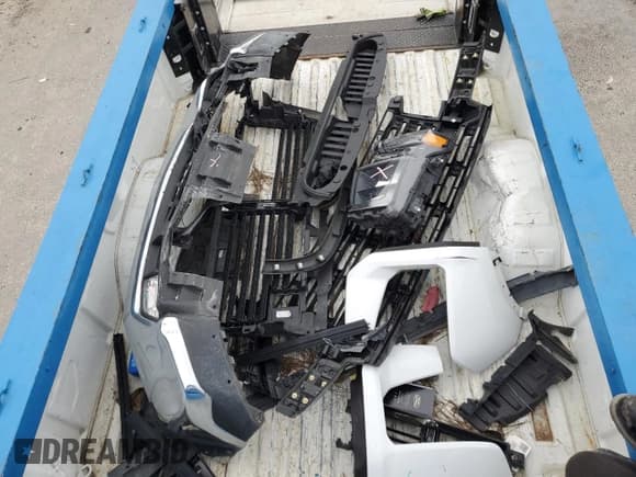 ✅ 2022 Chevrolet Silverado 2500HD • VIN: 1GC0YNE75NF101101 • Lot: 72952574. Wystawiony na Copart z przebiegiem 49 970 mil. Bezpłatny archiwum sprzedaży aukcyjnych z USA i szczegółowy raport historii pojazdu na DreamBid. Zdjęcie 12.