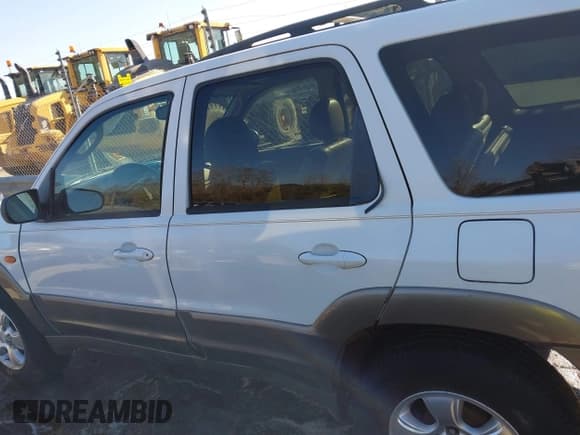 ✅ 2004 Mazda Tribute ES • VIN: 4F2CZ96164KM14997 • Lot: 41190092. Wystawiony na IAAI z przebiegiem 214 278 mil. Bezpłatny archiwum sprzedaży aukcyjnych z USA i szczegółowy raport historii pojazdu na DreamBid. Zdjęcie 15.