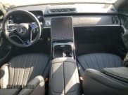 ✅ 2023 Mercedes-Benz S 500 • VIN: W1K6G6DB2PA169919 • Lot: 71076253. Wystawiony na Copart z przebiegiem Nie podano. Bezpłatny archiwum sprzedaży aukcyjnych z USA i szczegółowy raport historii pojazdu na DreamBid. Zdjęcie 8.