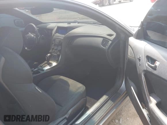 ✅ 2015 Hyundai Genesis Coupe 3.8L Base • VIN: KMHHU6KJ0FU124671 • Lot: 42491753. Wystawiony na IAAI z przebiegiem 119 967 mil. Bezpłatny archiwum sprzedaży aukcyjnych z USA i szczegółowy raport historii pojazdu na DreamBid. Zdjęcie 5.