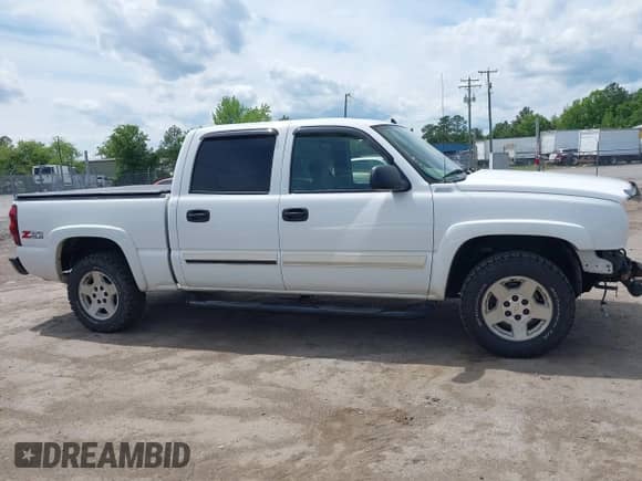 2006 Chevrolet Silverado 1500 LT1 with VIN 2GCEK13Z861338517, listed as a IAAI auction lot 42177361 with 263,456 mi miles and . Bid and sale history available at DreamBid. Image 13.