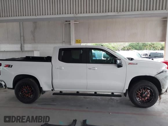✅ 2021 Chevrolet Silverado 1500 RST • VIN: 3GCUYEED7MG217646 • Lot: 42643254. Wystawiony na IAAI z przebiegiem 59 175 mil. Bezpłatny archiwum sprzedaży aukcyjnych z USA i szczegółowy raport historii pojazdu na DreamBid. Zdjęcie 13.