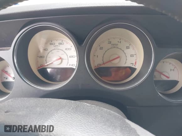 ✅ 2013 Dodge Challenger SXT • VIN: 2C3CDYAG5DH607755 • Lot: 41383672. Wystawiony na IAAI z przebiegiem Nie podano. Bezpłatny archiwum sprzedaży aukcyjnych z USA i szczegółowy raport historii pojazdu na DreamBid. Zdjęcie 7.