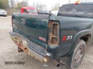 ✅ 2003 GMC Sierra 1500 SLE • VIN: 1GTEK19T43E302160 • Lot: 43584301. Wystawiony na IAAI z przebiegiem 117 005 mil. Bezpłatny archiwum sprzedaży aukcyjnych z USA i szczegółowy raport historii pojazdu na DreamBid. Zdjęcie 6.