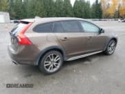 ✅ 2015 Volvo V60 T5 Platinum • VIN: YV4612HMXF1000033 • Лот: 92734025. Опубликован ранее на Copart с пробегом 154 226 миль. Бесплатный доступ к архиву аукционных продаж из США и подробный отчёт об истории автомобиля на DreamBid. Изображение 3.