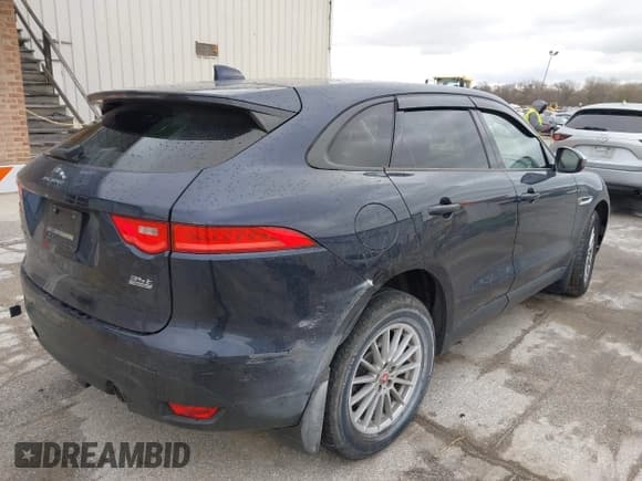 ✅ 2017 Jaguar F-Pace 35t • VIN: SADCS2BV5HA068252 • Lot: 42035878. Wystawiony na IAAI z przebiegiem 74 046 mil. Bezpłatny archiwum sprzedaży aukcyjnych z USA i szczegółowy raport historii pojazdu na DreamBid. Zdjęcie 4.