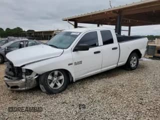 2018 Ram 1500 Express z VIN 1C6RR7FT4JS111381, wystawiony jako Copart lot #67747485 z przebiegiem 141 810 mil mil oraz Szkoda całkowita • Salvage title. Historia ofert i sprzedaży dostępna na DreamBid. Obrazek 1.