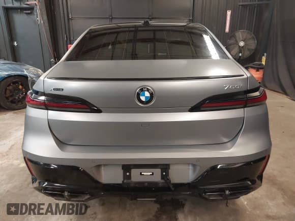 ✅ 2023 BMW 7 Series 760i xDrive • VIN: WBA33EJ09PCM90606 • Lot: 41498342. Listed on IAAI with 36,838 mi. Free auction sales archive from the USA and detailed vehicle history report at DreamBid. Image 16.