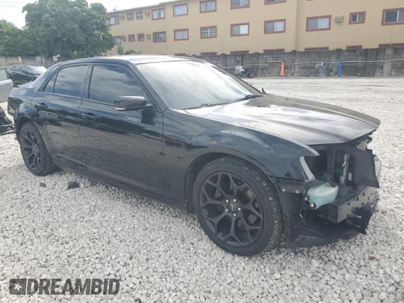 ✅ 2019 Chrysler 300 S • VIN: 2C3CCABT6KH682502 • Lot: 91202375. Wystawiony na Copart z przebiegiem 59 378 mil. Bezpłatny archiwum sprzedaży aukcyjnych z USA i szczegółowy raport historii pojazdu na DreamBid. Zdjęcie 4.