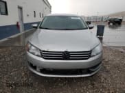 ✅ 2012 Volkswagen Passat S • VIN: 1VWAH7A33CC103153 • Lot: 69983425. Wystawiony na Copart z przebiegiem 219 658 mil. Bezpłatny archiwum sprzedaży aukcyjnych z USA i szczegółowy raport historii pojazdu na DreamBid. Zdjęcie 5.