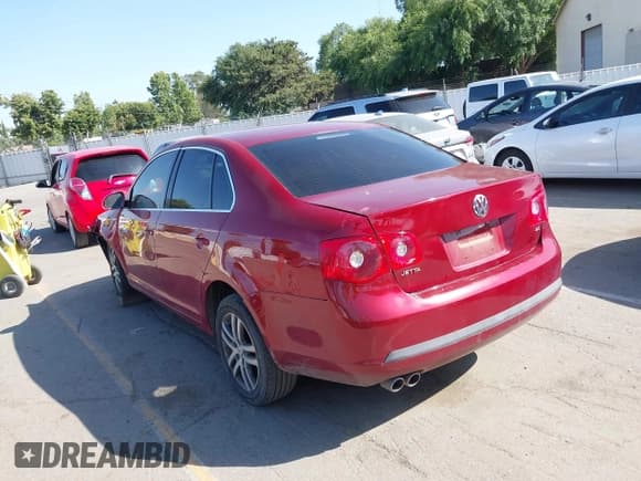 ✅ 2006 Volkswagen Jetta 2.5L • VIN: 3VWRG71K06M683932 • Лот: 42359935. Опубликован ранее на IAAI с пробегом 102 091 миль. Бесплатный доступ к архиву аукционных продаж из США и подробный отчёт об истории автомобиля на DreamBid. Изображение 3.