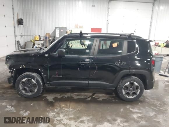 ✅ 2018 Jeep Renegade Upland • VIN: ZACCJBAB7JPH44891 • Lot: 41598472. Wystawiony na IAAI z przebiegiem 150 165 mil. Bezpłatny archiwum sprzedaży aukcyjnych z USA i szczegółowy raport historii pojazdu na DreamBid. Zdjęcie 14.