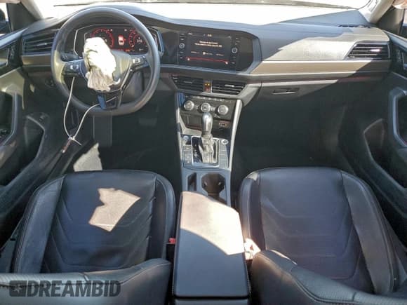 ✅ 2020 Volkswagen Jetta SEL Premium • VIN: 3VWGB7BU7LM022299 • Lot: 95550885. Wystawiony na Copart z przebiegiem 66 461 mil. Bezpłatny archiwum sprzedaży aukcyjnych z USA i szczegółowy raport historii pojazdu na DreamBid. Zdjęcie 8.