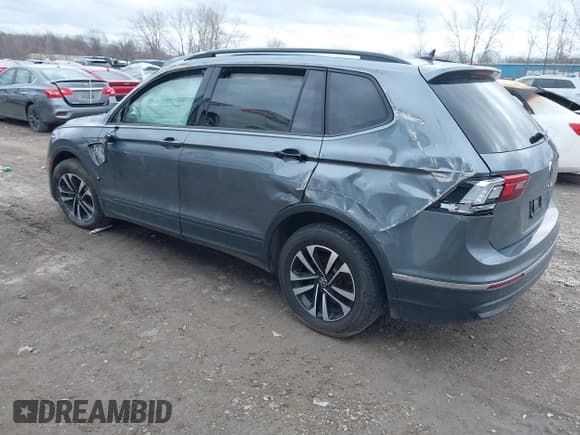 ✅ 2024 Volkswagen Tiguan S • VIN: 3VVFB7AX5RM188177 • Lot: 41865699. Wystawiony na IAAI z przebiegiem 7 823 mil. Bezpłatny archiwum sprzedaży aukcyjnych z USA i szczegółowy raport historii pojazdu na DreamBid. Zdjęcie 3.