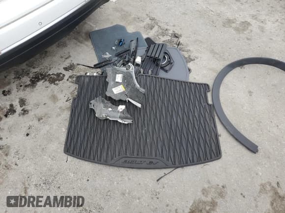 ✅ 2020 Chevrolet Bolt EV LT • VIN: 1G1FY6S03L4142139 • Лот: 79652944. Опубликован ранее на Copart с пробегом 28 073 миль. Бесплатный доступ к архиву аукционных продаж из США и подробный отчёт об истории автомобиля на DreamBid. Изображение 14.